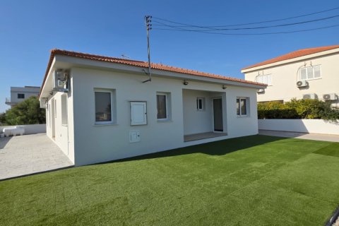 3 bedrooms Bungalow in Pervolia, Larnaka,  No. 39957 4