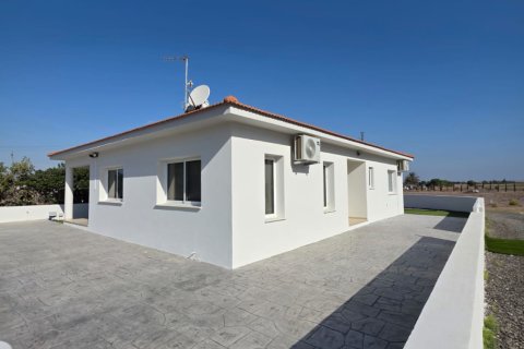 3 bedrooms Bungalow in Pervolia, Larnaka,  No. 39957 5