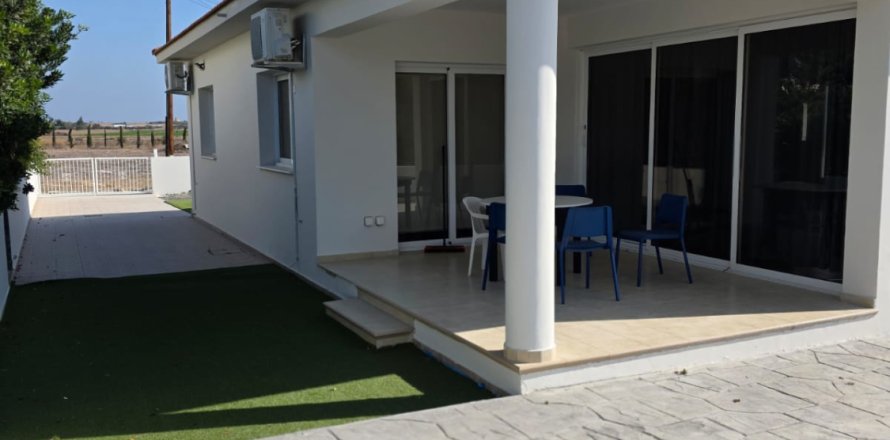 3 bedrooms Bungalow in Pervolia, Larnaka,  No. 39957