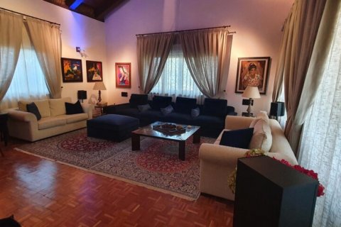 Вилла с 5 спальнями в Лимассол, Лимасол, № 38916