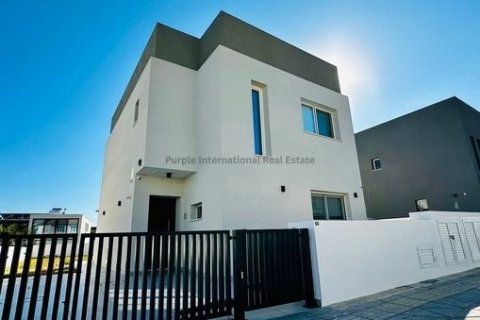 3 bedrooms Villa in Parekklisia, Limassol, Cyprus No. 37648 4