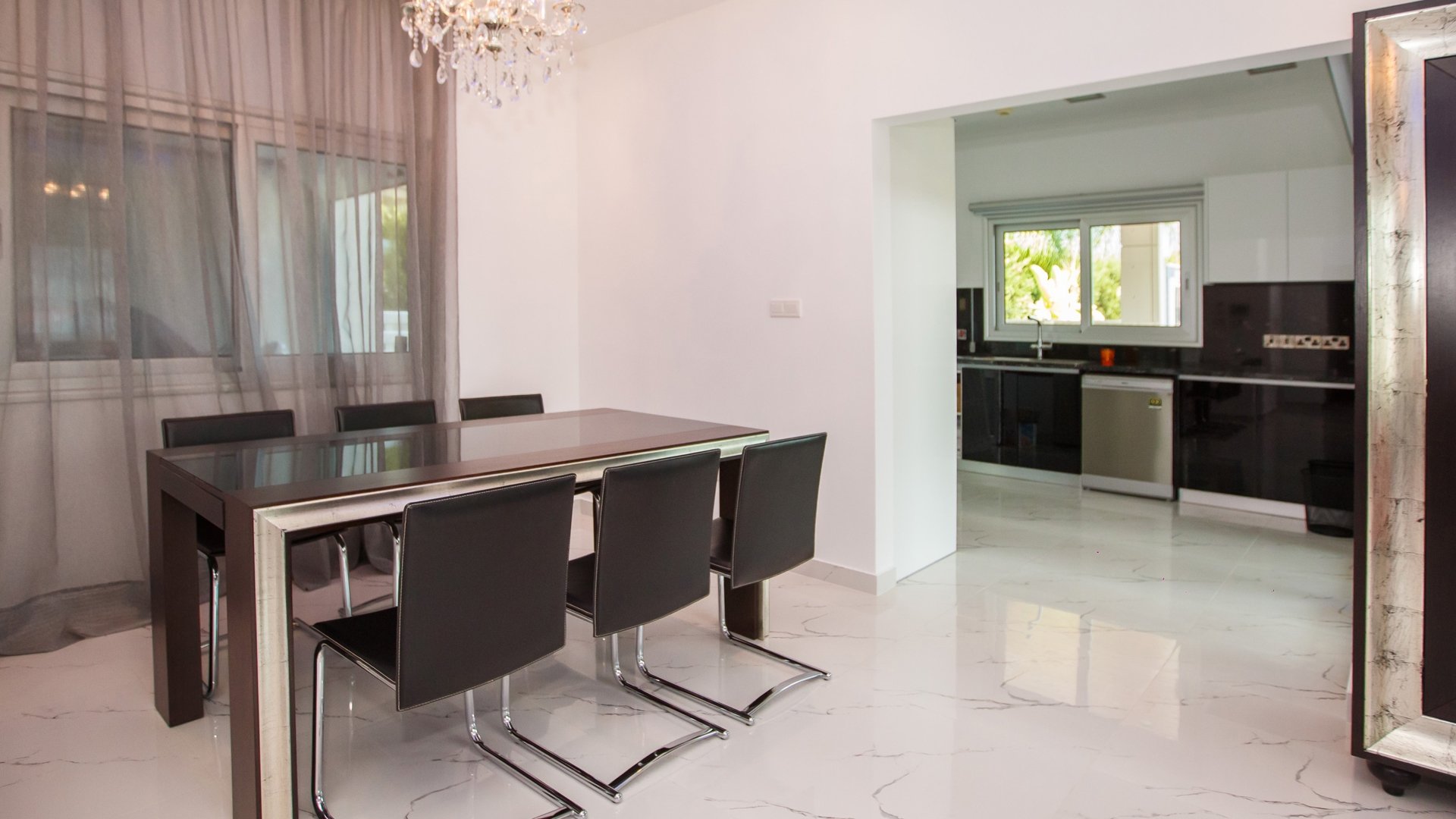 4 bedrooms Villa in Agios Tychonas, Limassol, Cyprus No. 26244