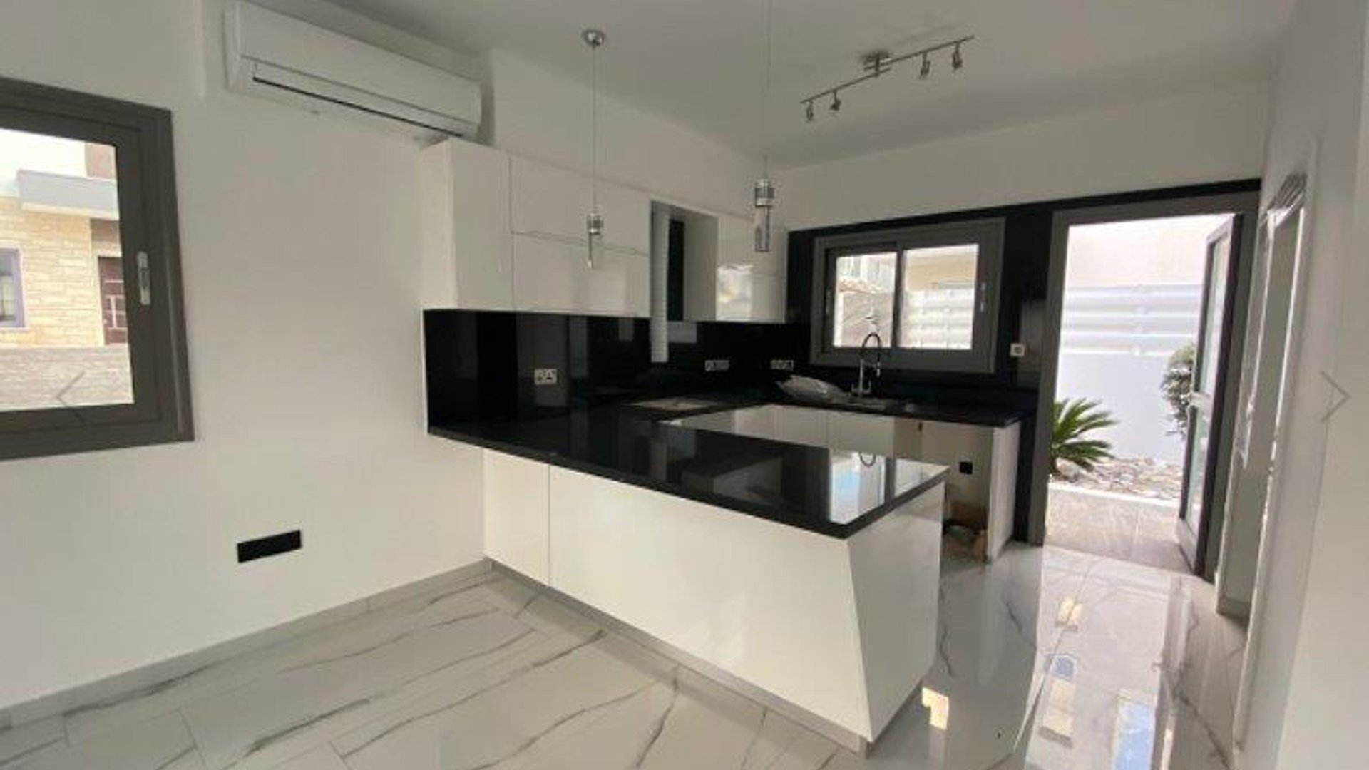 3 bedrooms Villa in Chloraka, Paphos, Cyprus No. 28258