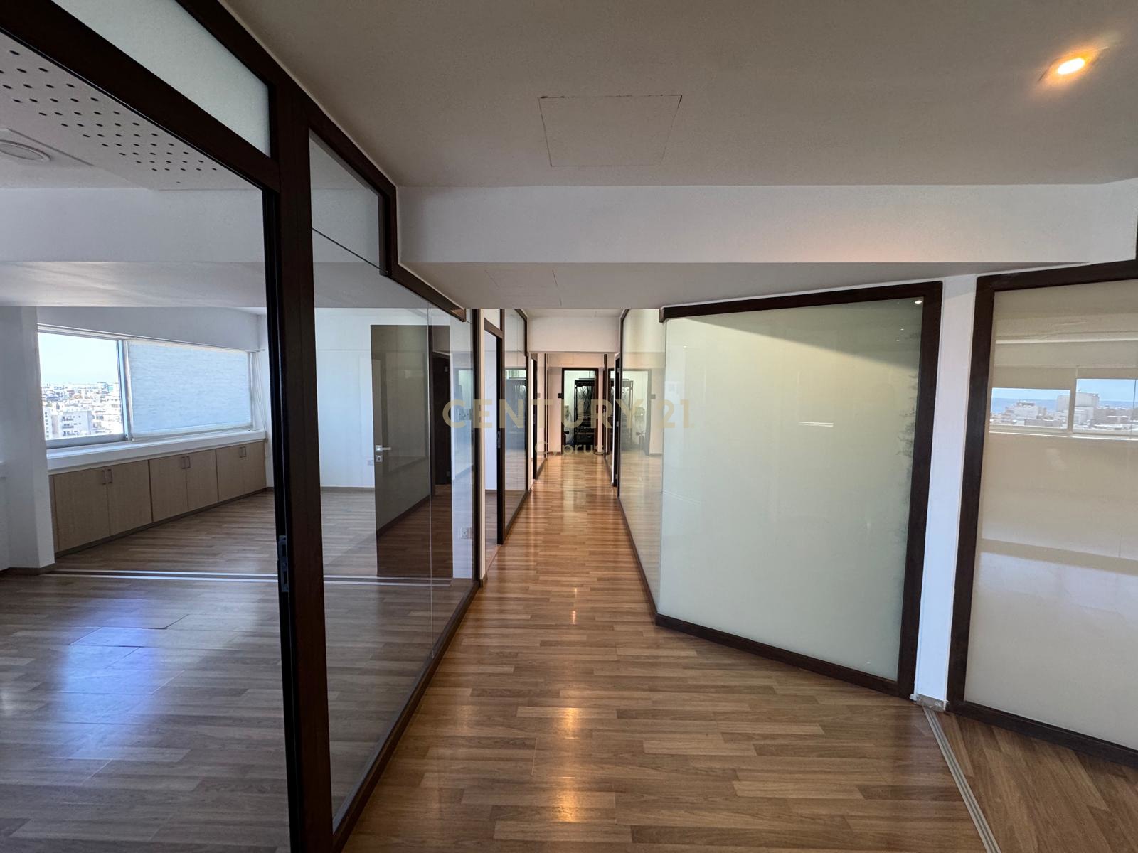 376m2 Bureau à Limassol, Chypre No. 53436