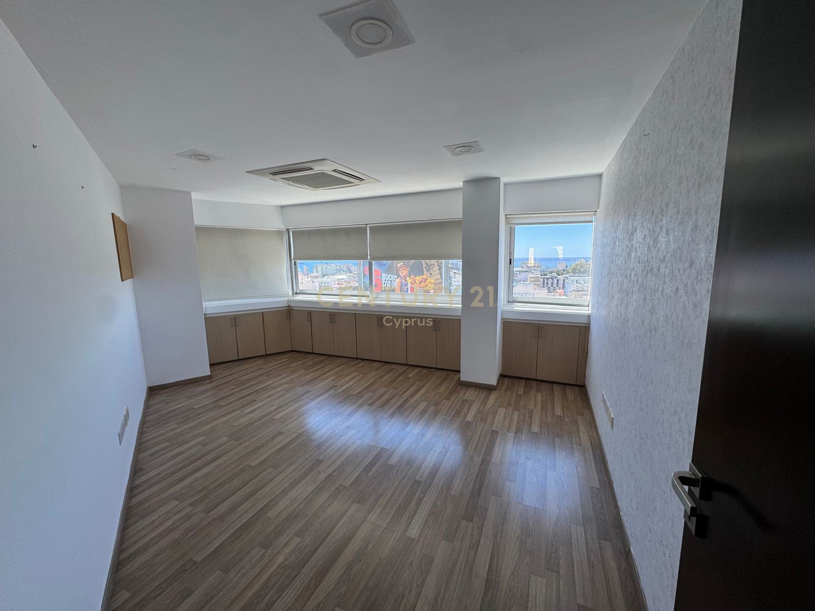 376m2 Bureau à Limassol, Chypre No. 53436
