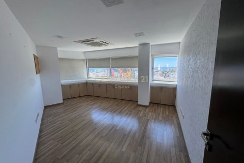 Офис 376м2 в Лимассол, Лимасол,  № 53436 8