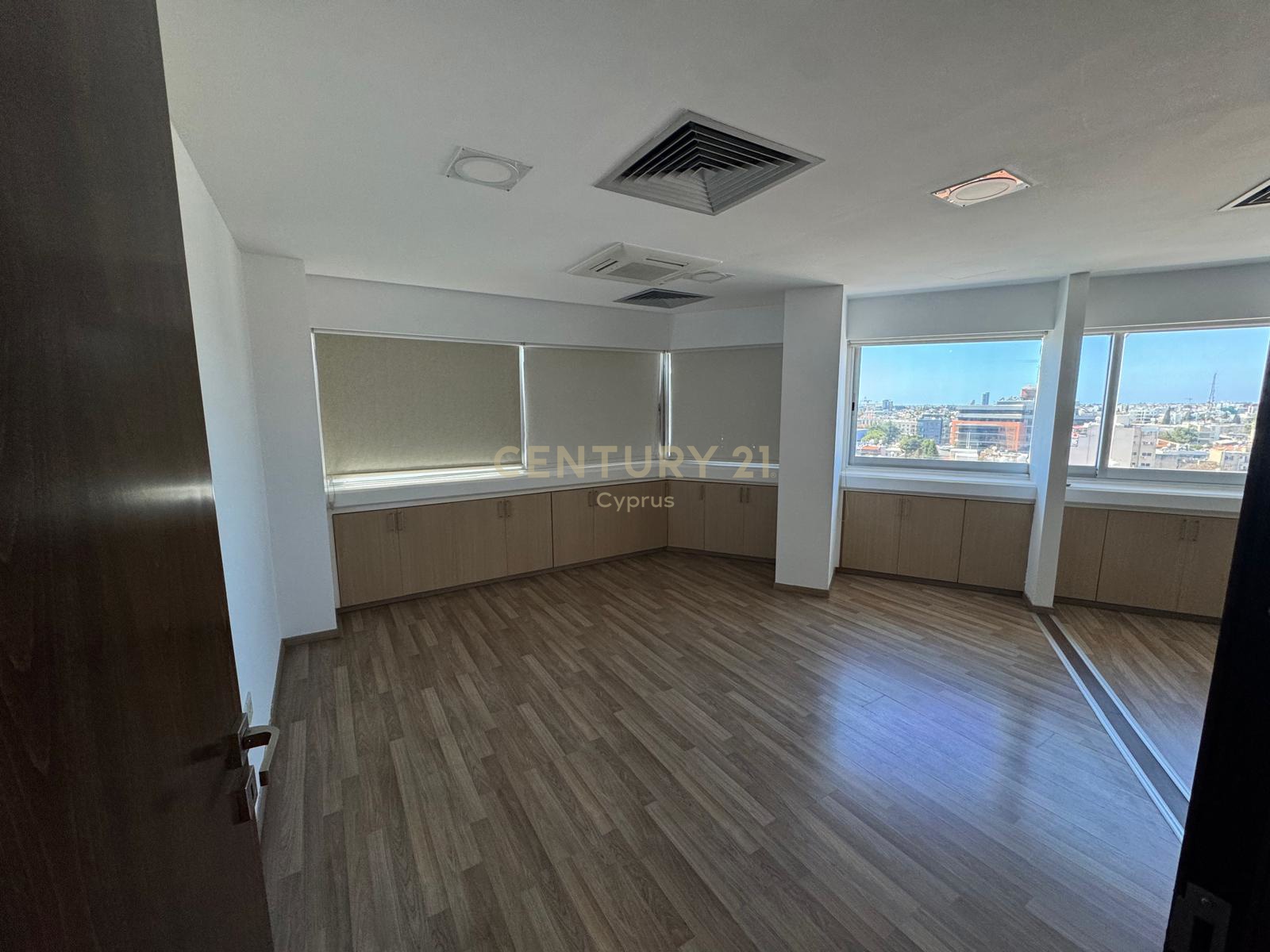 376m2 Bureau à Limassol, Chypre No. 53436