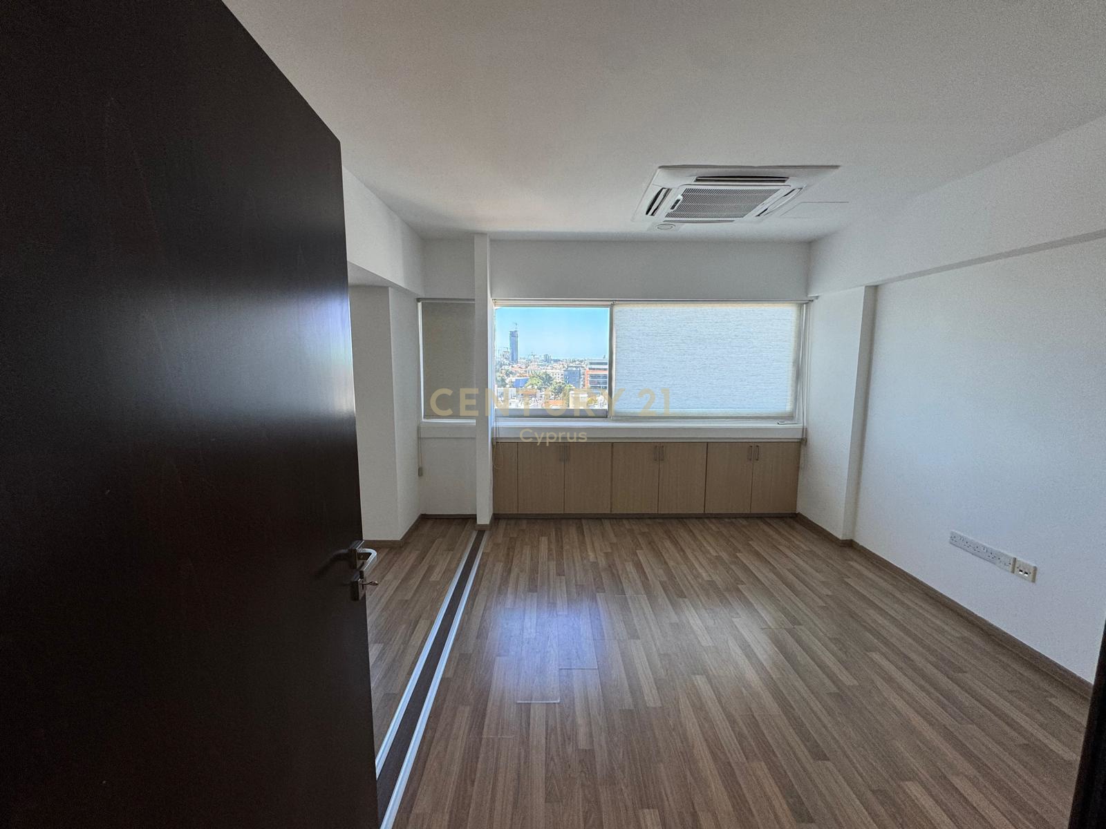 376m2 Bureau à Limassol, Chypre No. 53436