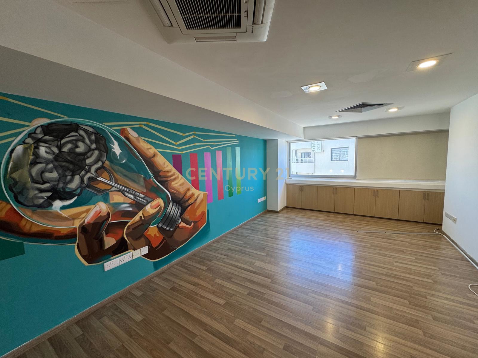 376m2 Bureau à Limassol, Chypre No. 53436