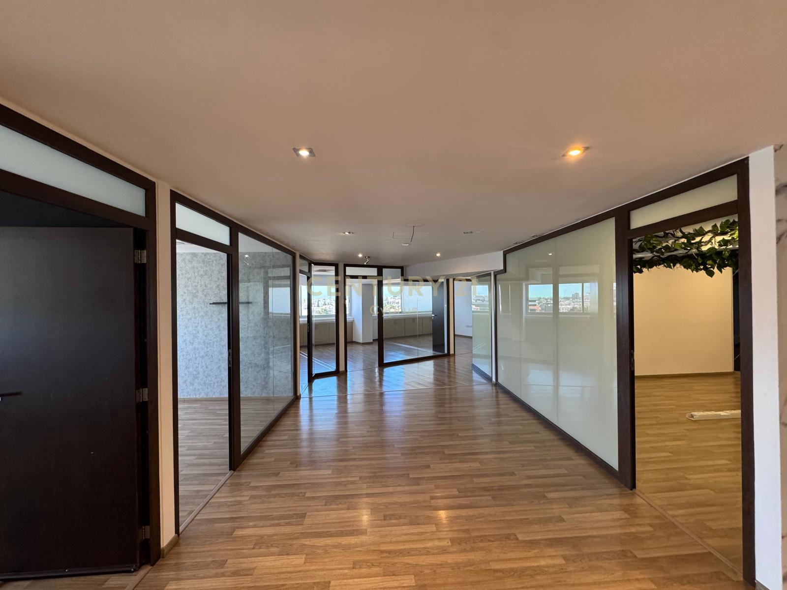376m2 Bureau à Limassol, Chypre No. 53436