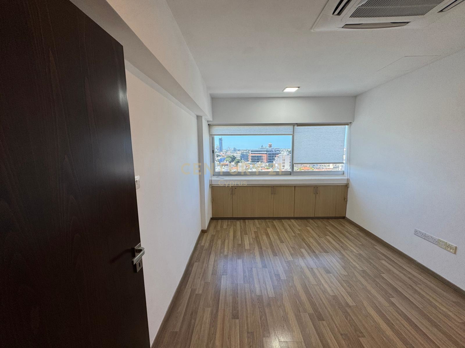376m2 Bureau à Limassol, Chypre No. 53436
