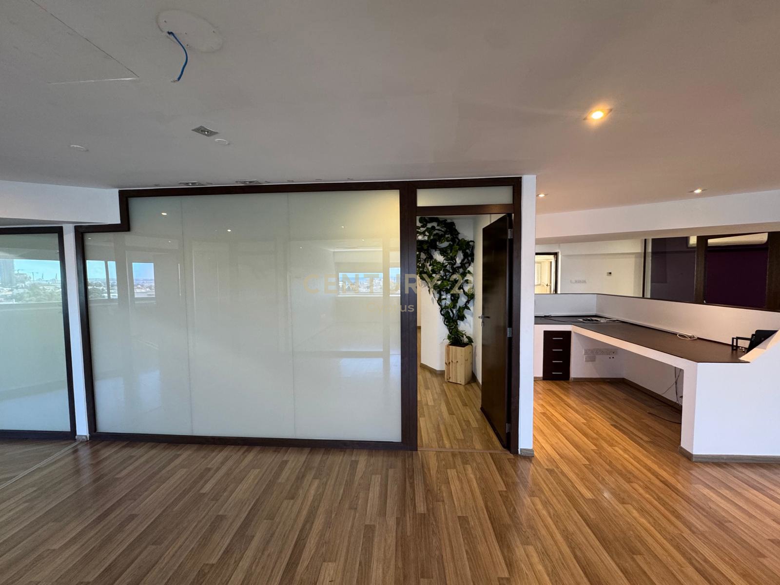376m2 Bureau à Limassol, Chypre No. 53436