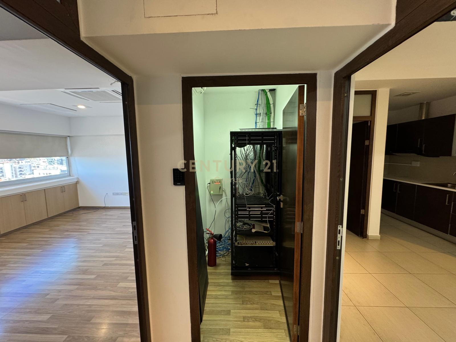 376m2 Bureau à Limassol, Chypre No. 53436