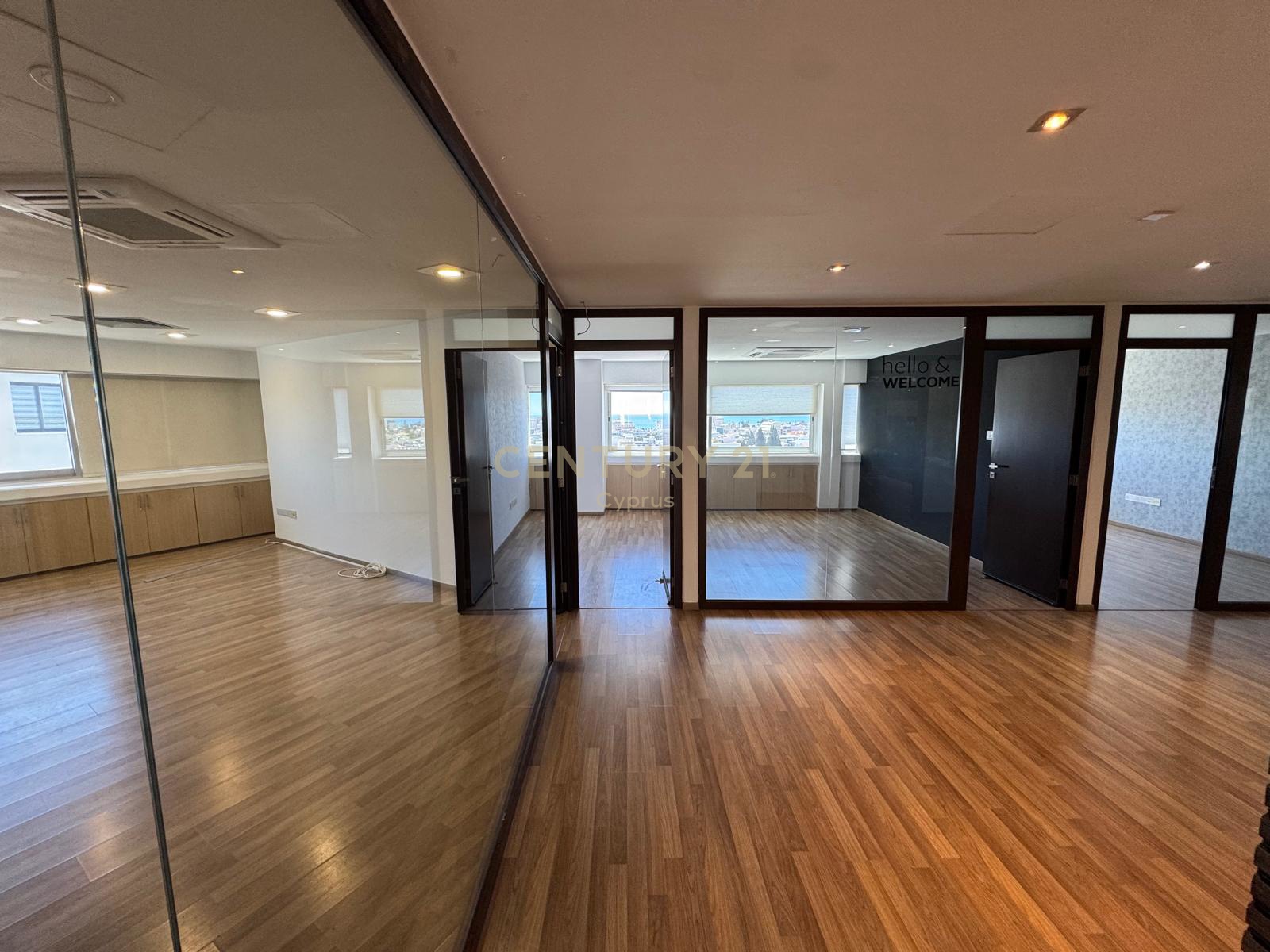 376m2 Bureau à Limassol, Chypre No. 53436