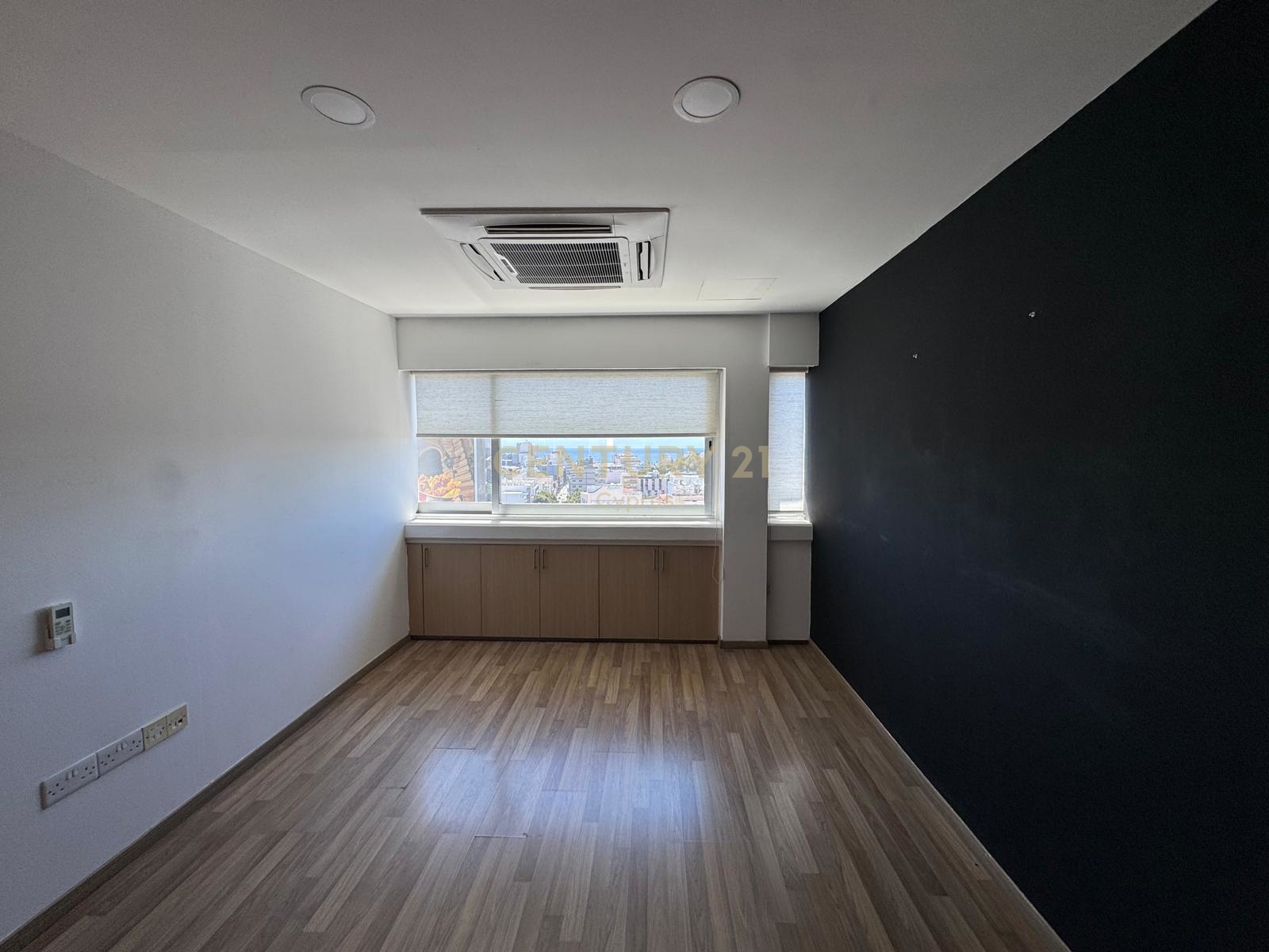 376m2 Bureau à Limassol, Chypre No. 53436