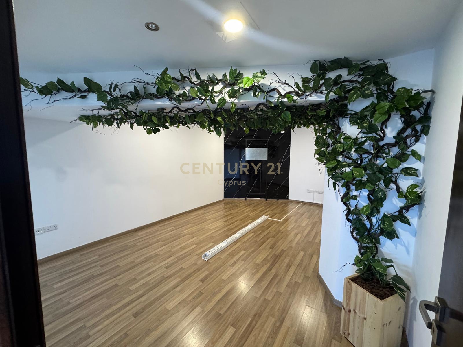 376m2 Bureau à Limassol, Chypre No. 53436
