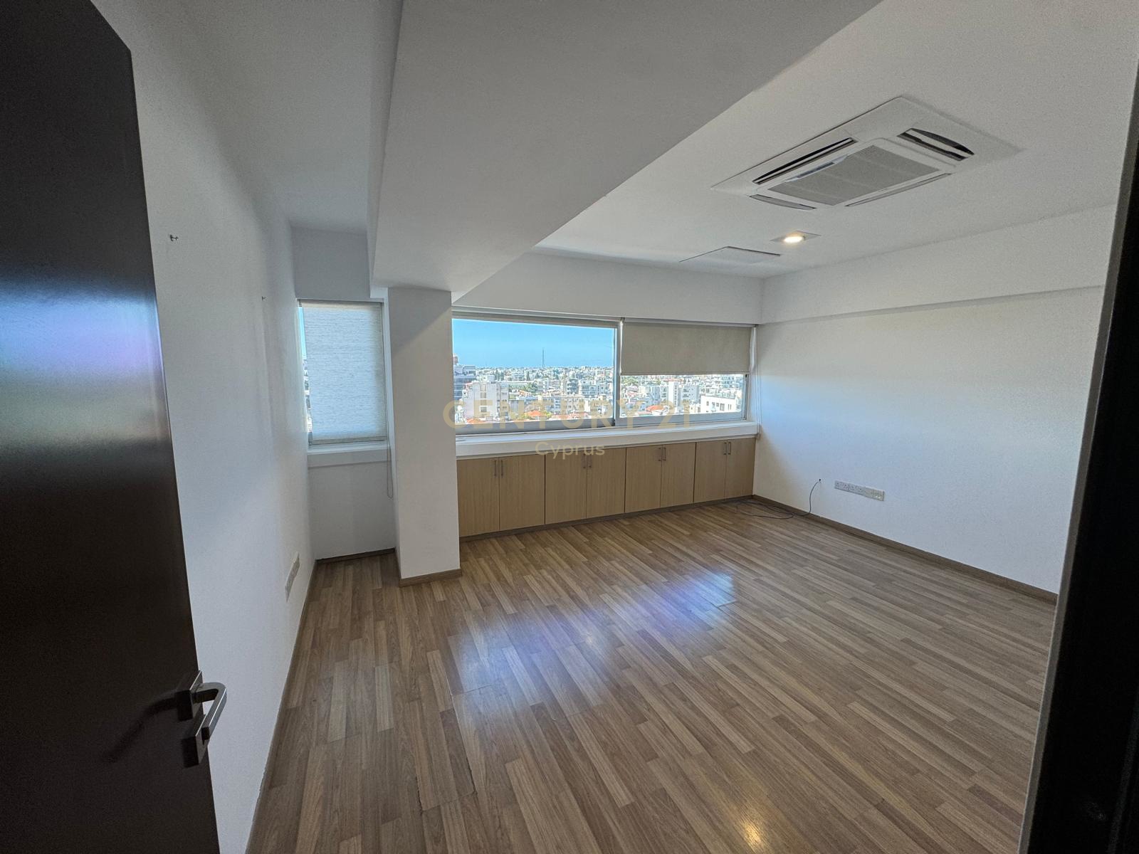 376m2 Bureau à Limassol, Chypre No. 53436