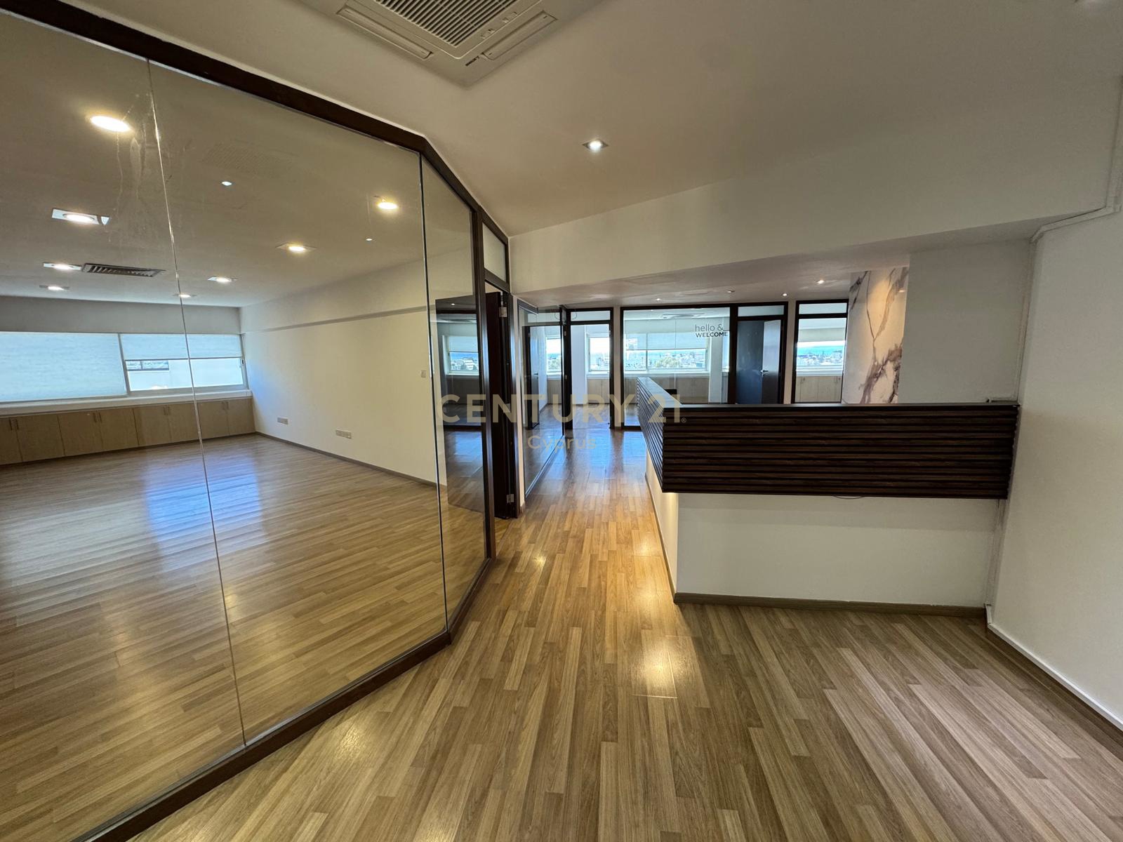 376m2 Bureau à Limassol, Chypre No. 53436