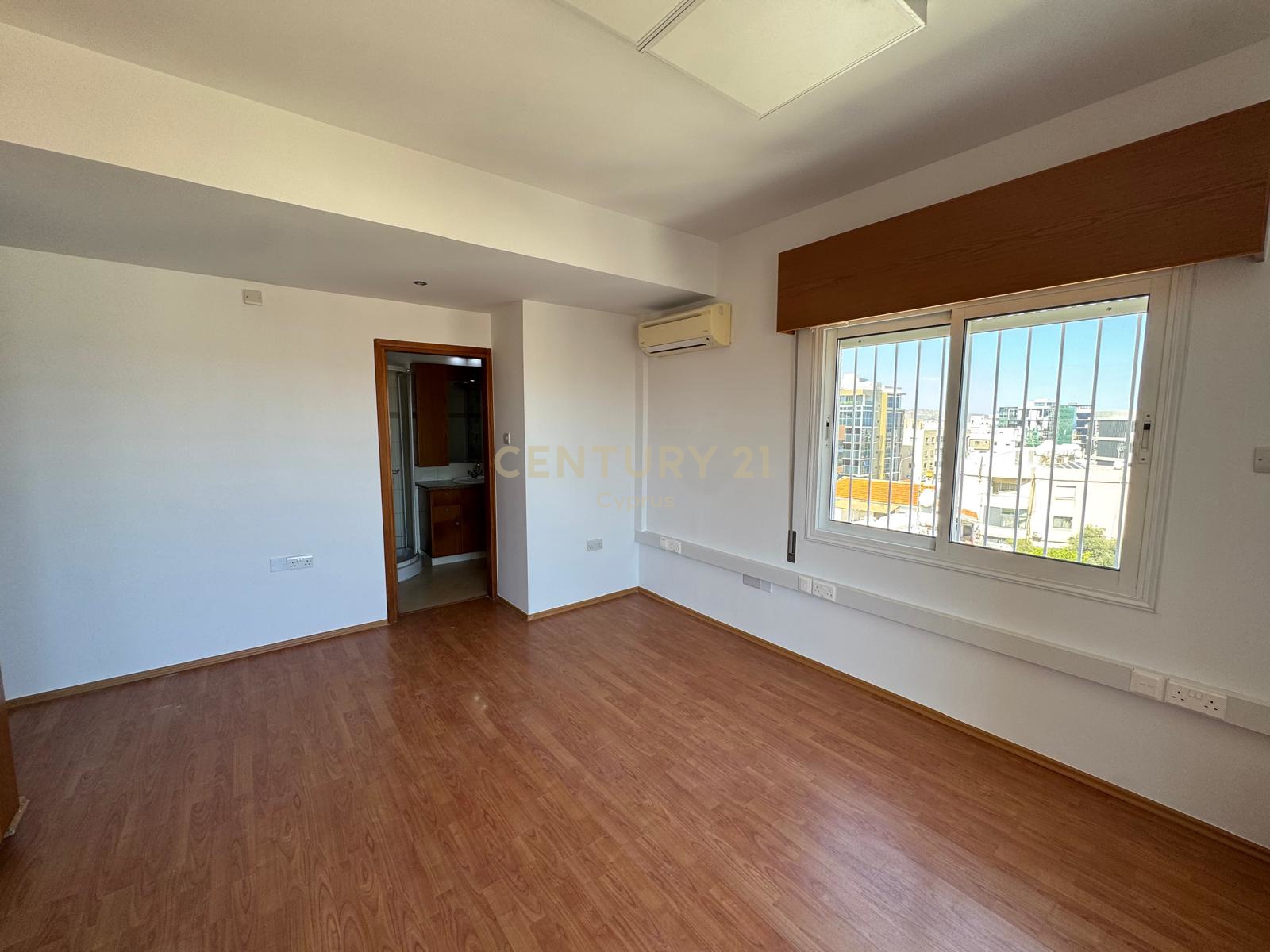 171m2 Bureau à Mesa Geitonia, Limassol, Chypre No. 53435