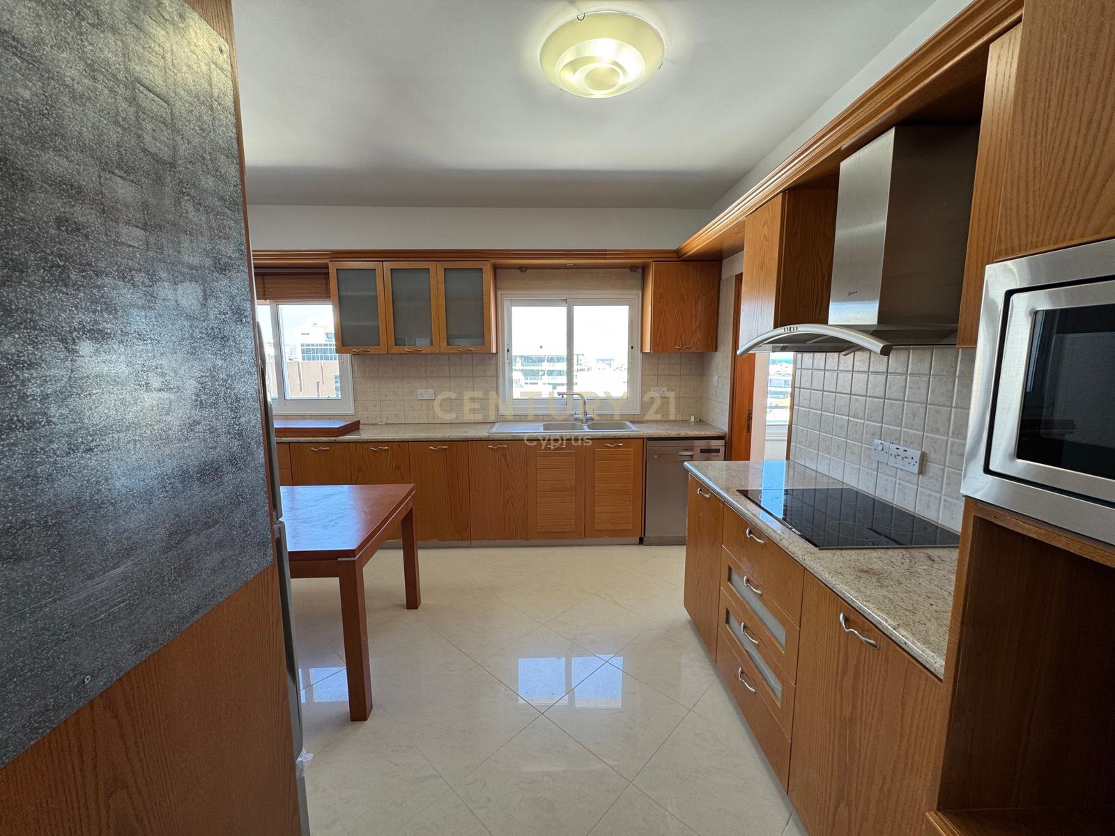 171m2 Bureau à Mesa Geitonia, Limassol, Chypre No. 53435