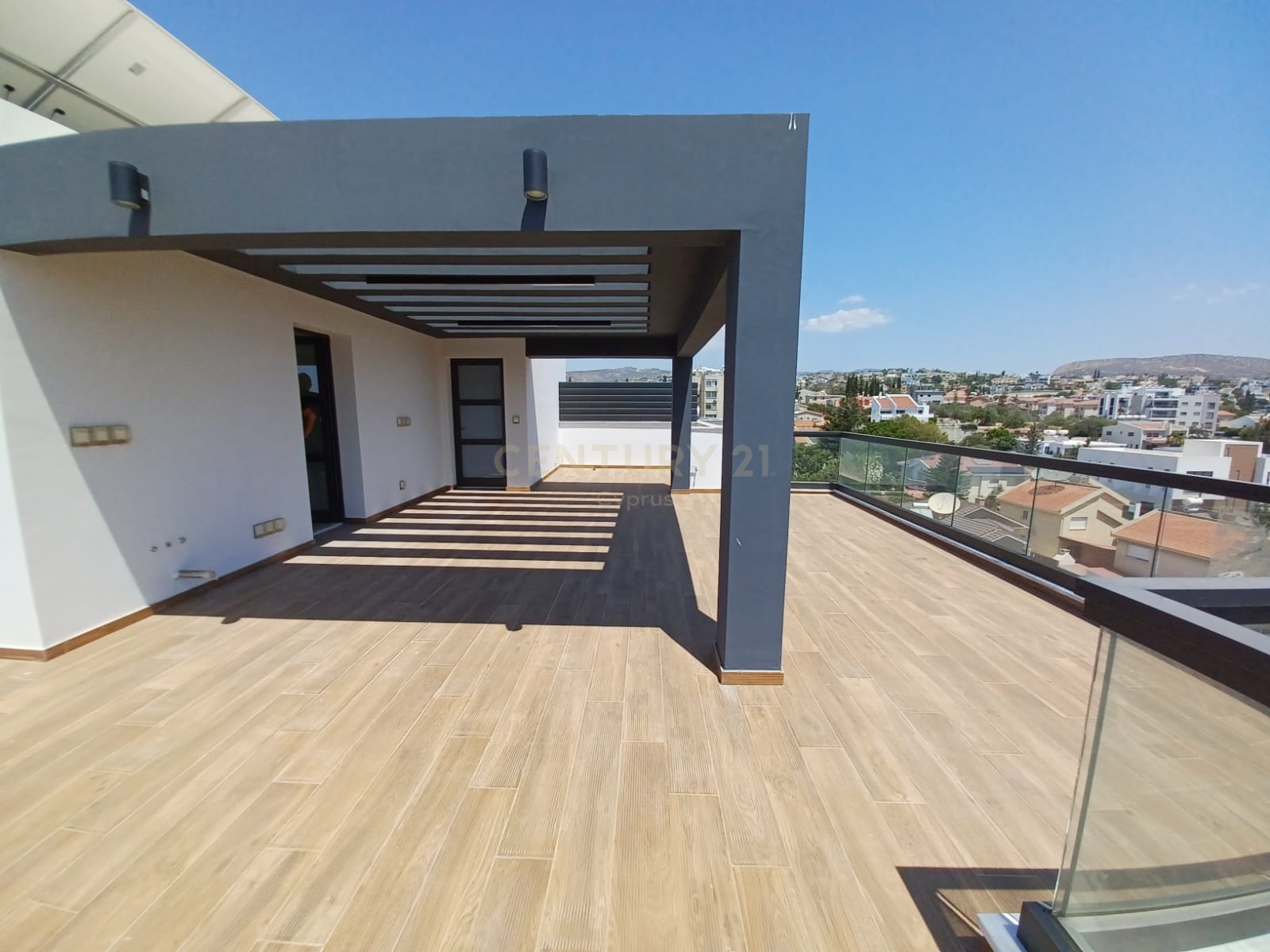3 bedrooms Penthouse in Germasogeia, Limassol, Cyprus No. 33574