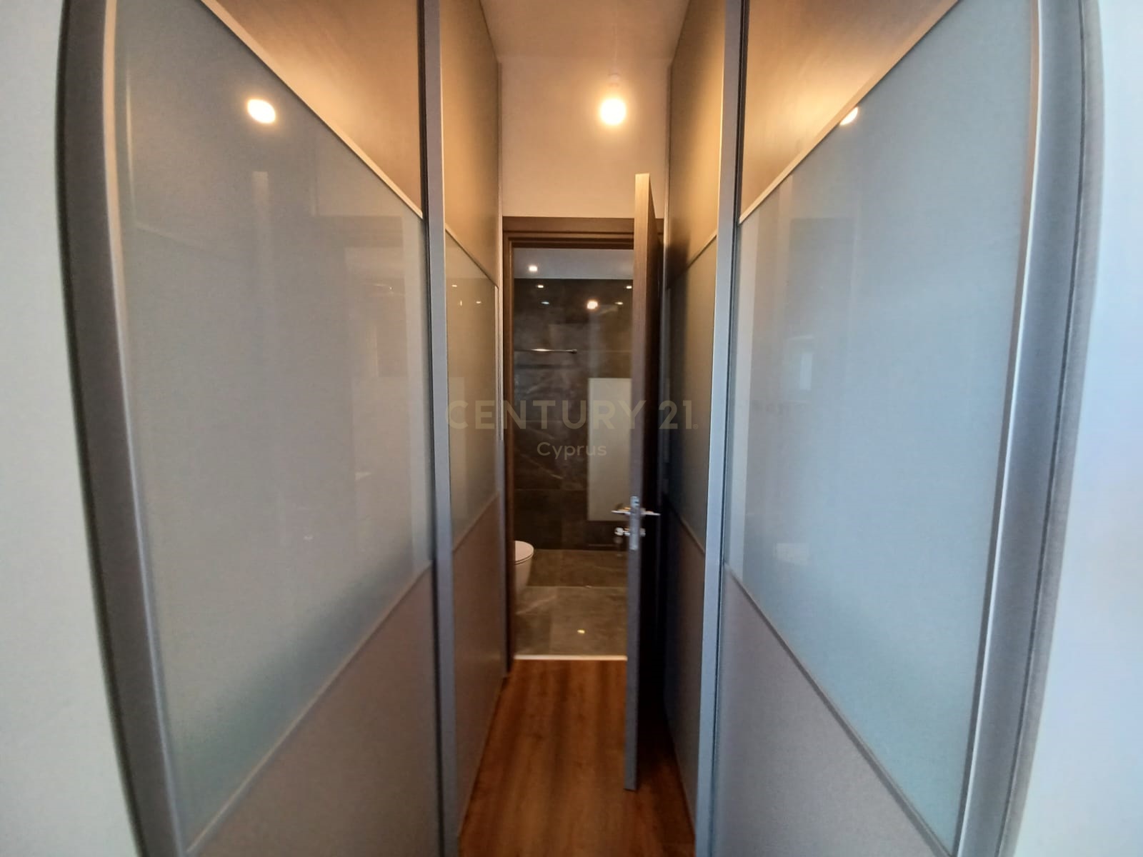 3 bedrooms Penthouse in Germasogeia, Limassol, Cyprus No. 33574