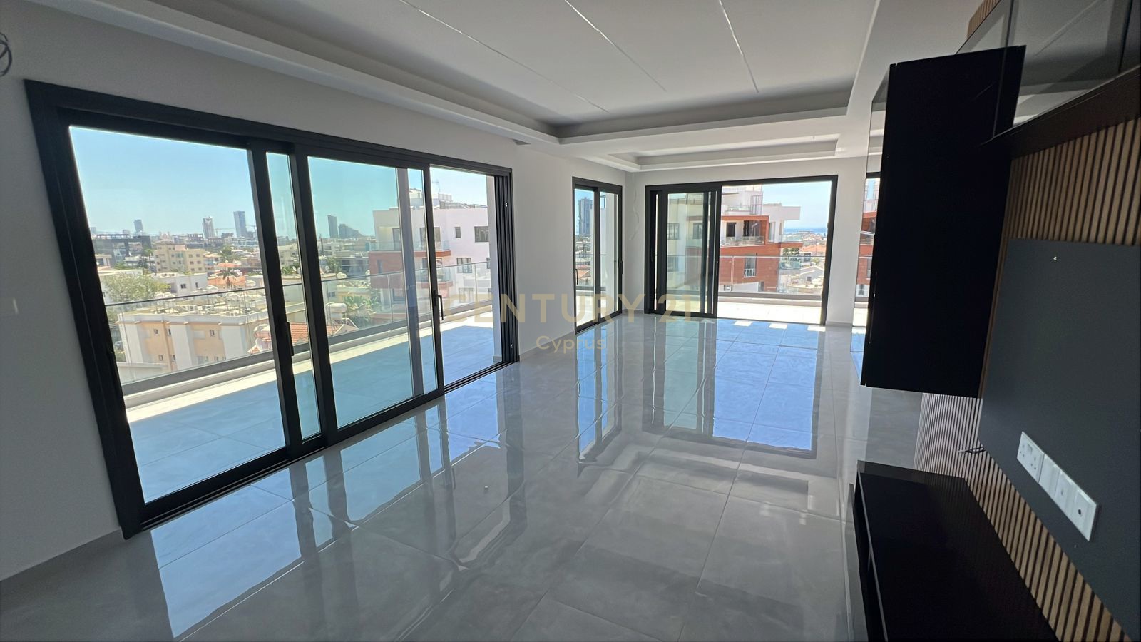 3 bedrooms Penthouse in Germasogeia, Limassol, Cyprus No. 33574