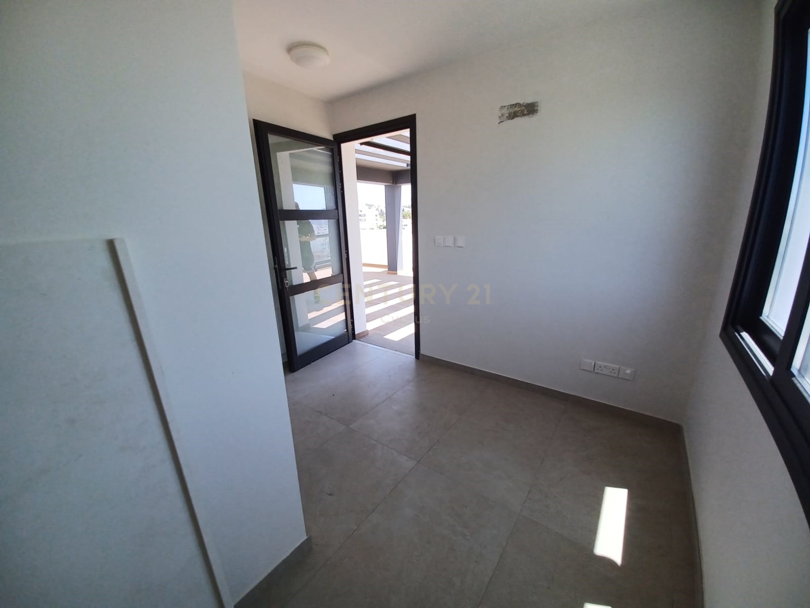 3 bedrooms Penthouse in Germasogeia, Limassol, Cyprus No. 33574