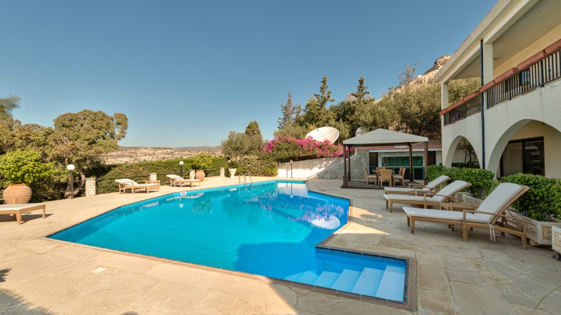 5 bedrooms Villa in Limassol, Cyprus No. 25651