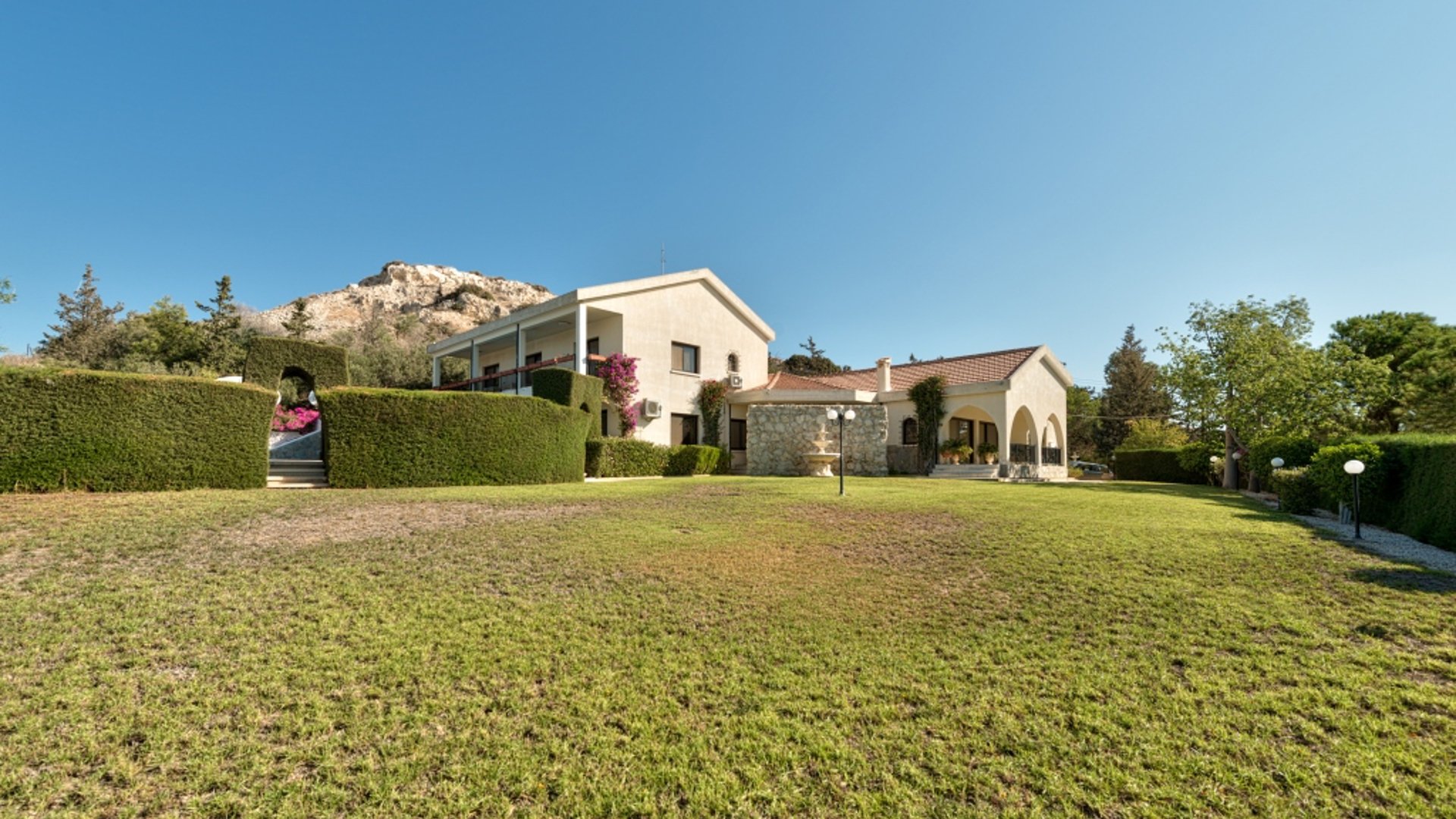 5 bedrooms Villa in Limassol, Cyprus No. 25651