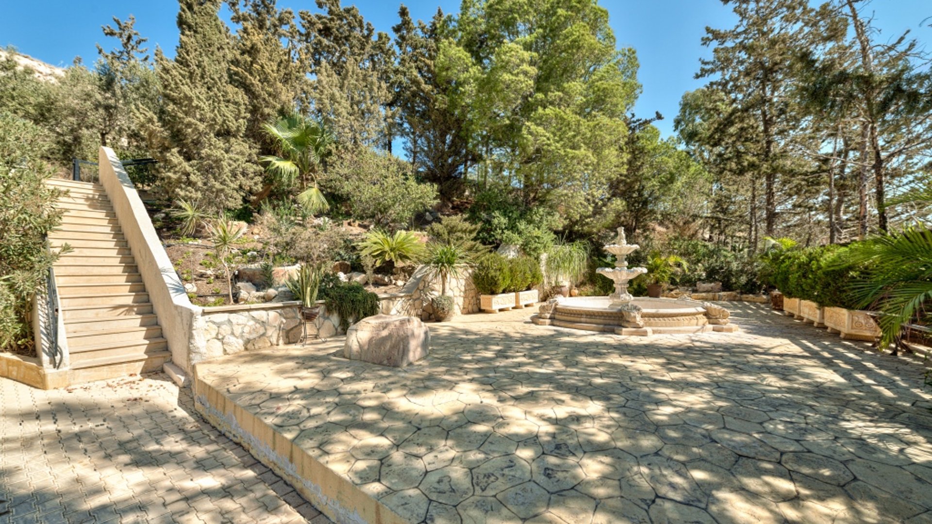 5 bedrooms Villa in Limassol, Cyprus No. 25651
