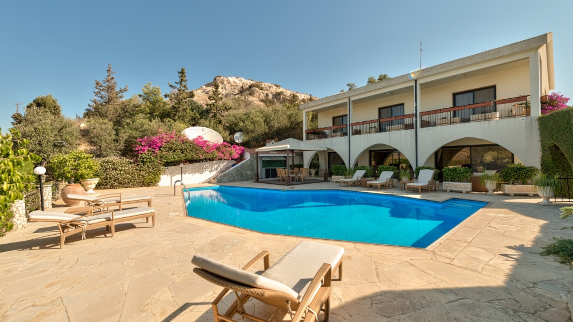 5 bedrooms Villa in Limassol, Cyprus No. 25651