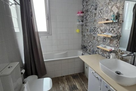 2 bedrooms Apartment in Larnaca, Larnaka,  No. 40172 4