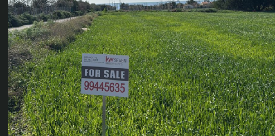 6395m2 Land in Psematismenos, Larnaka,  No. 40173