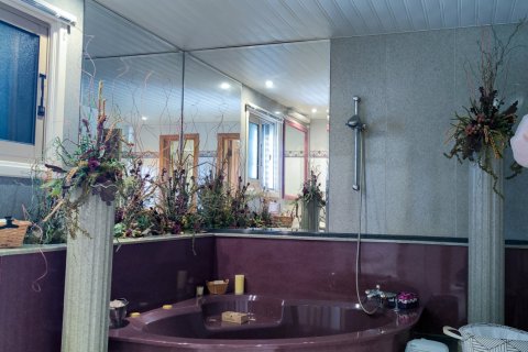 5 bedrooms Villa in Larnaka,  No. 40175 29