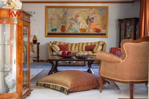 5 bedrooms Villa in Larnaka,  No. 40175 12