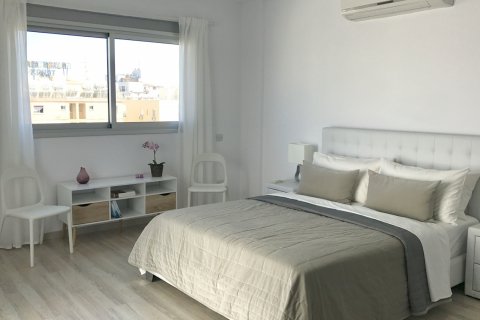 4 bedrooms Apartment in Neapolis, Limassol, Cyprus No. 26143