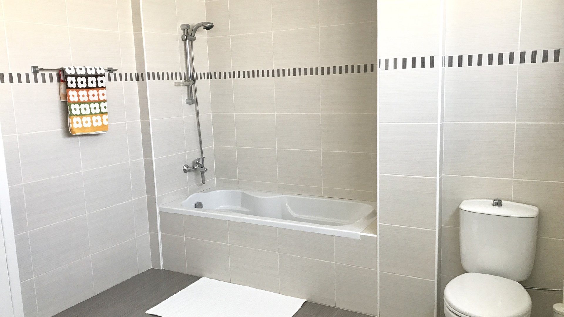 4 bedrooms Apartment in Neapolis, Limassol, Cyprus No. 26143