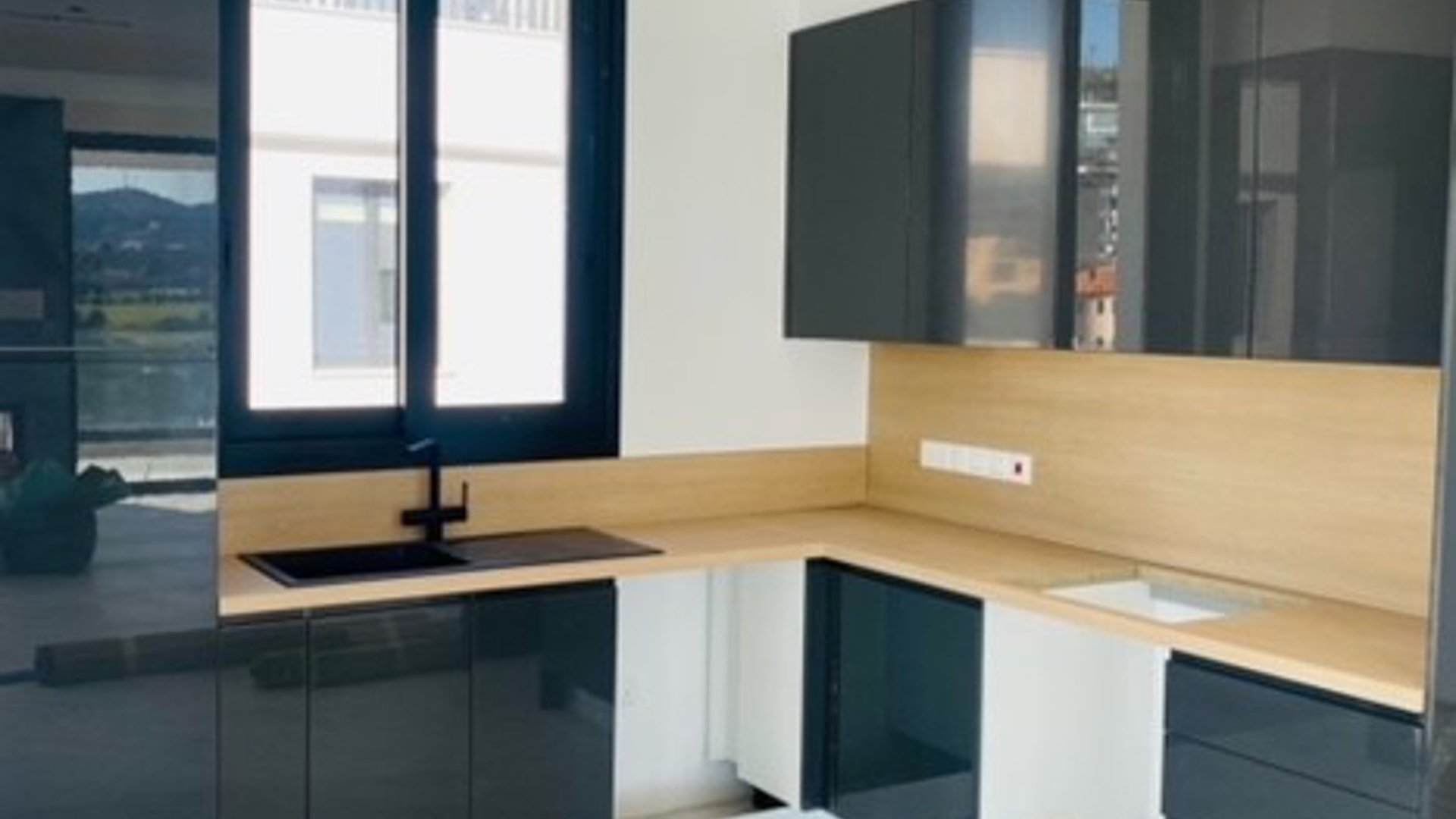 3 bedrooms Penthouse in Germasogeia, Limassol, Cyprus No. 26137