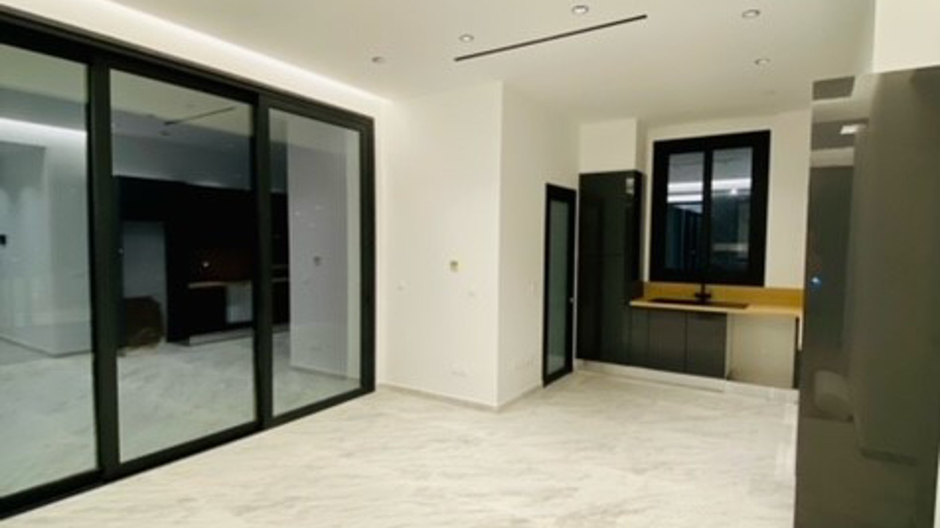 3 bedrooms Penthouse in Germasogeia, Limassol, Cyprus No. 26137
