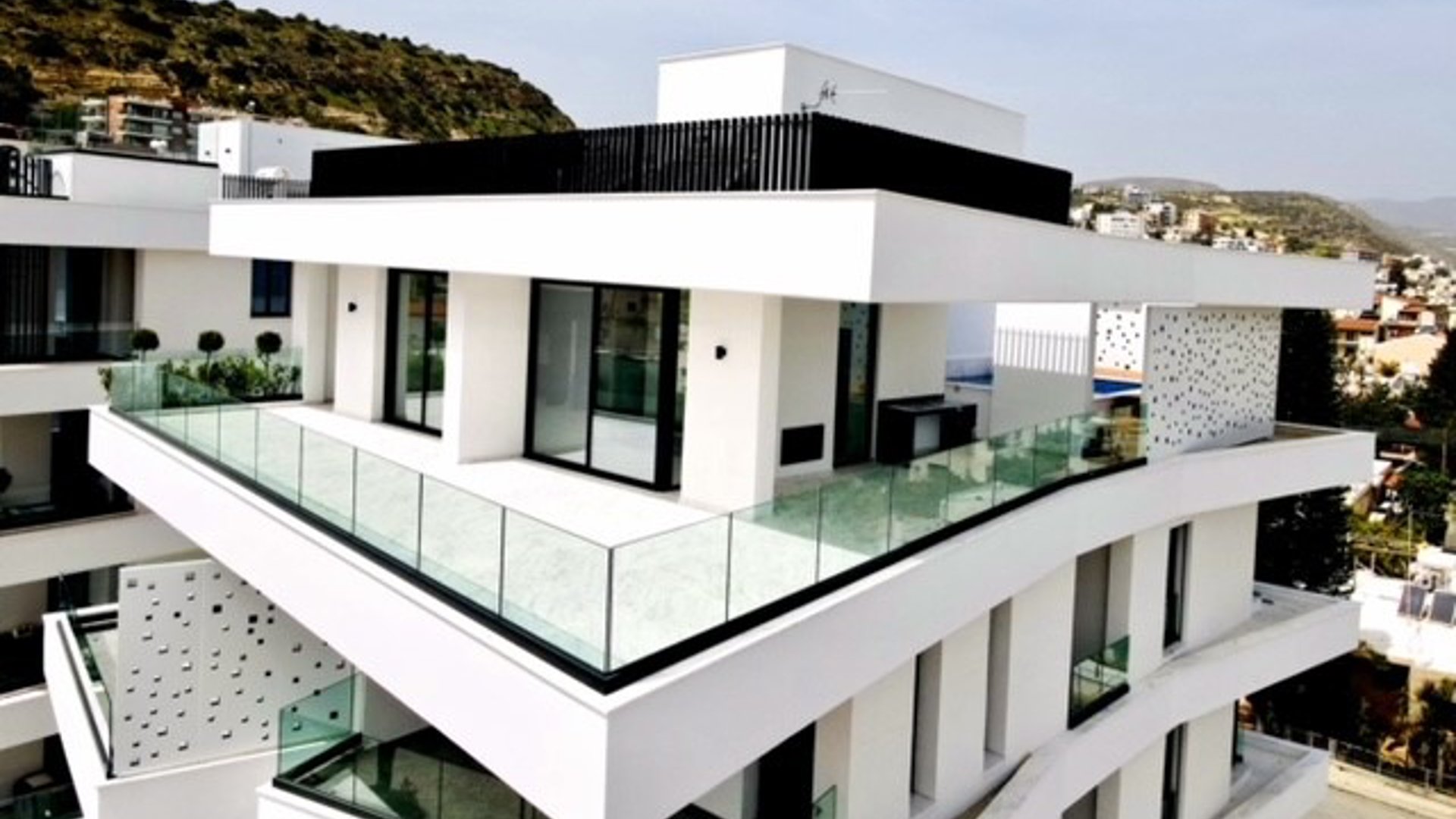 3 bedrooms Penthouse in Germasogeia, Limassol, Cyprus No. 26137