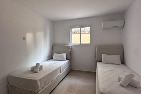 Вилла с 5 спальнями в Тала, Пафос,  № 43931 16