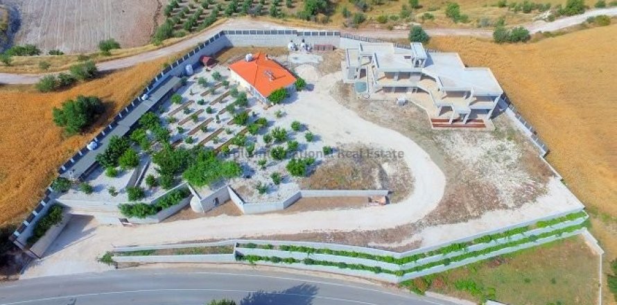 4 bedrooms Villa in Asprogia, Paphos,  No. 36172