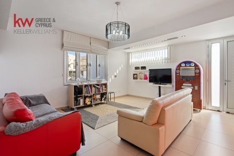 7 bedrooms Townhouse in Larnaka,  No. 40682 3