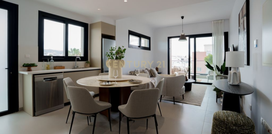 3 bedrooms Apartment in Limassol,  No. 35482