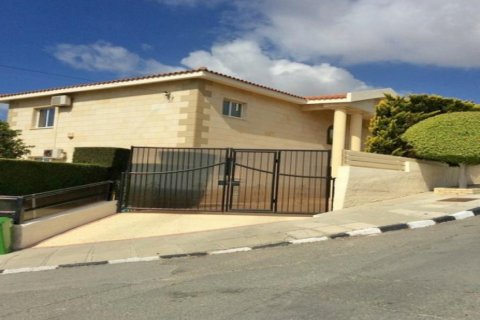 3 bedrooms Villa in Limassol,  No. 38066 14