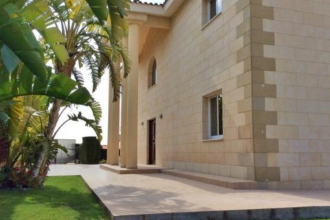 3 bedrooms Villa in Limassol,  No. 38066