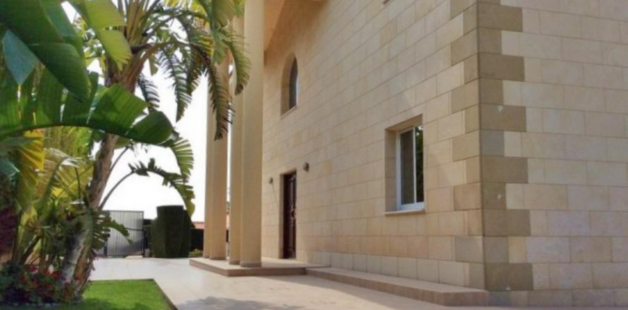 3 bedrooms Villa in Limassol,  No. 38066