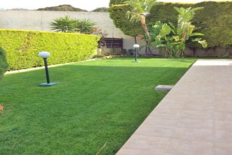 3 bedrooms Villa in Limassol,  No. 38066 8