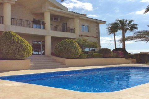 3 bedrooms Villa in Limassol,  No. 38066 9